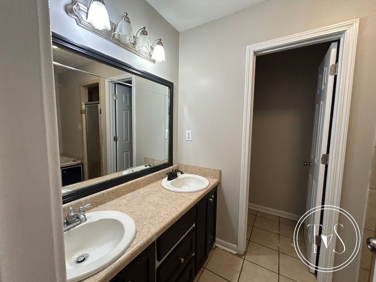 528 Ashmore Rd - Photo 7 of 11