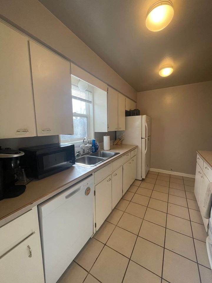 1308 Fairview Dr - Photo 6 of 23