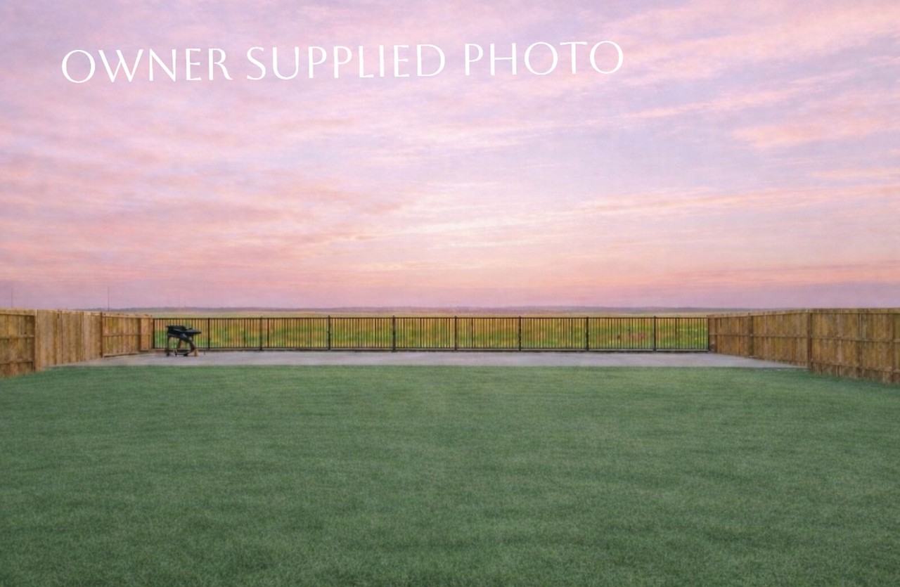 1081 Crestview Dr - Photo 3 of 4