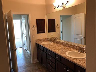 1224 Kellogg Dr - Photo 5 of 8