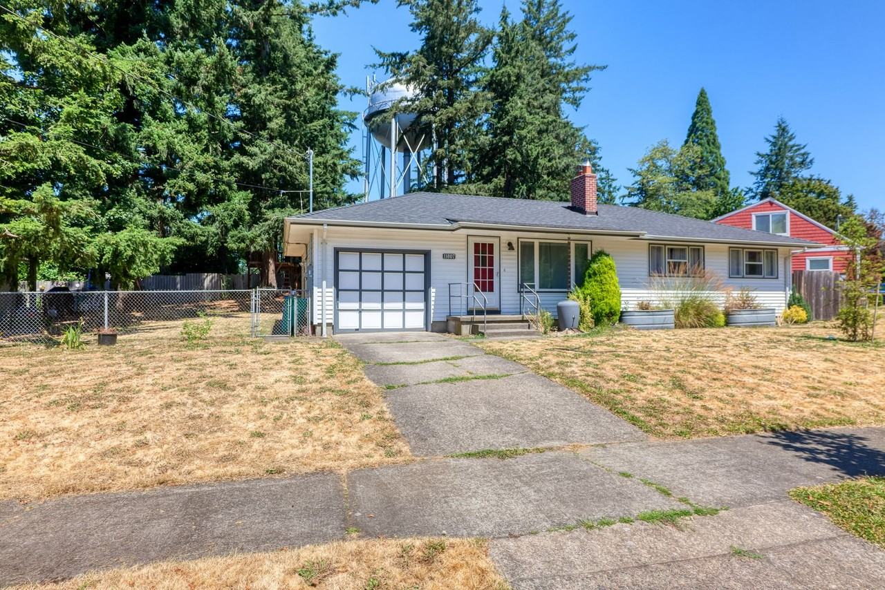 11807 Se Main St - Photo 3 of 22