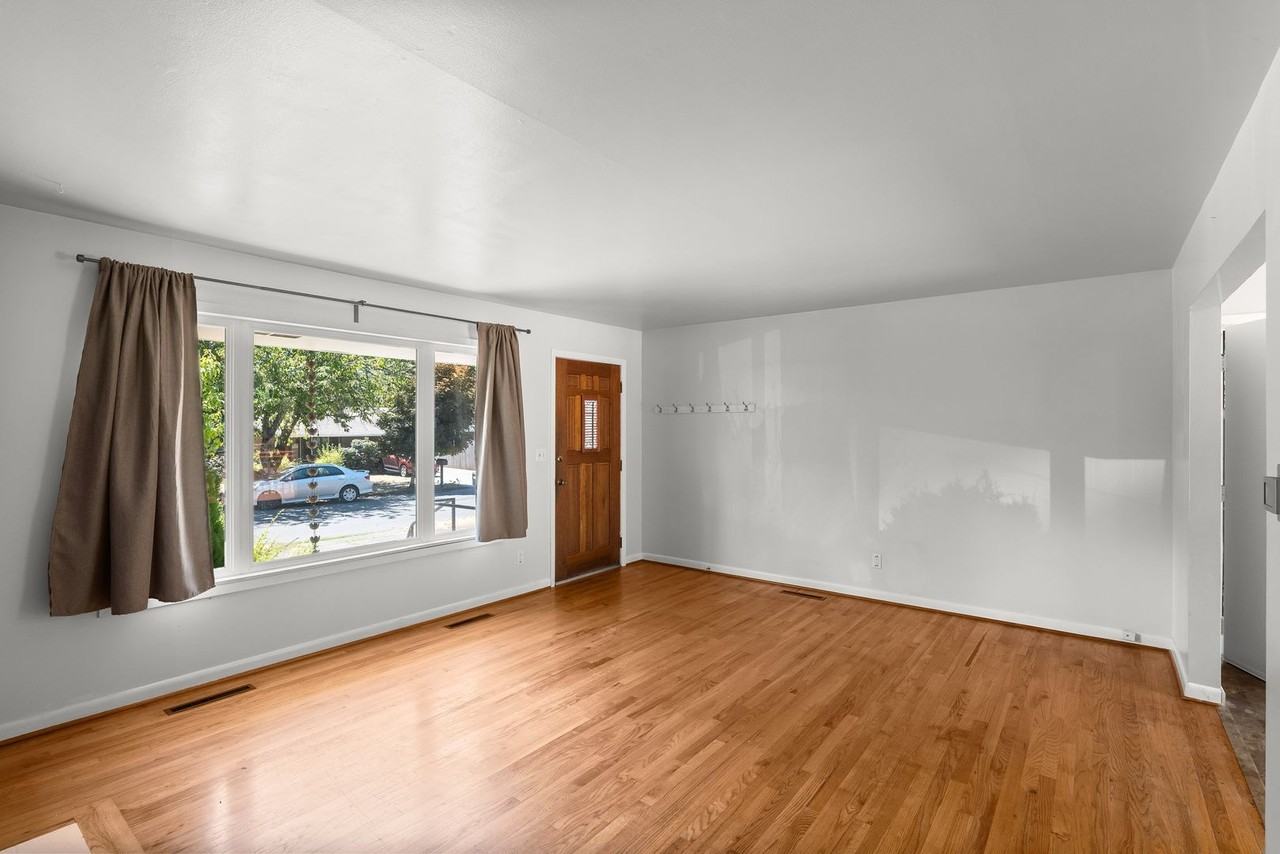 11807 Se Main St - Photo 4 of 22