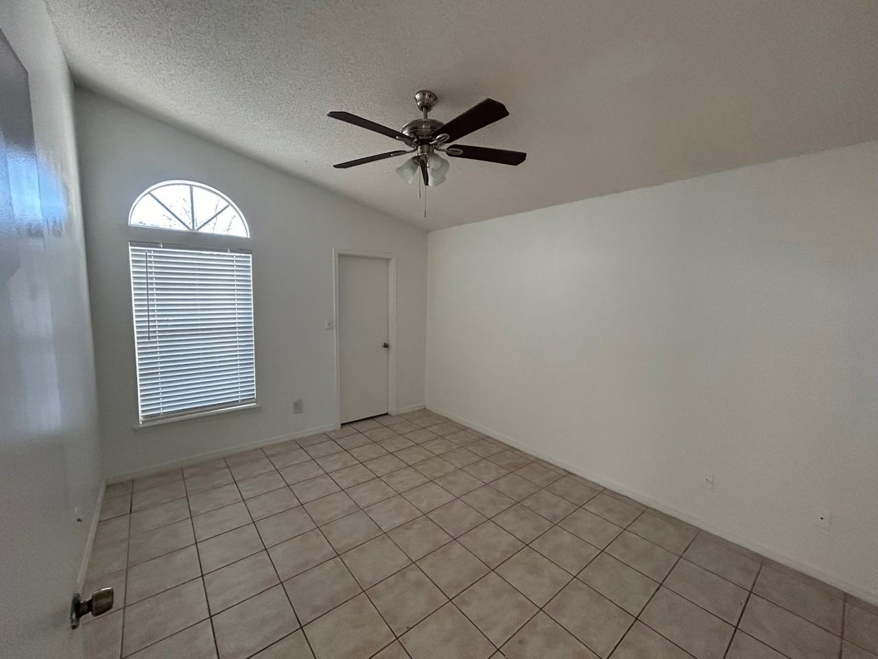 306 San Gabriel St - Photo 4 of 19