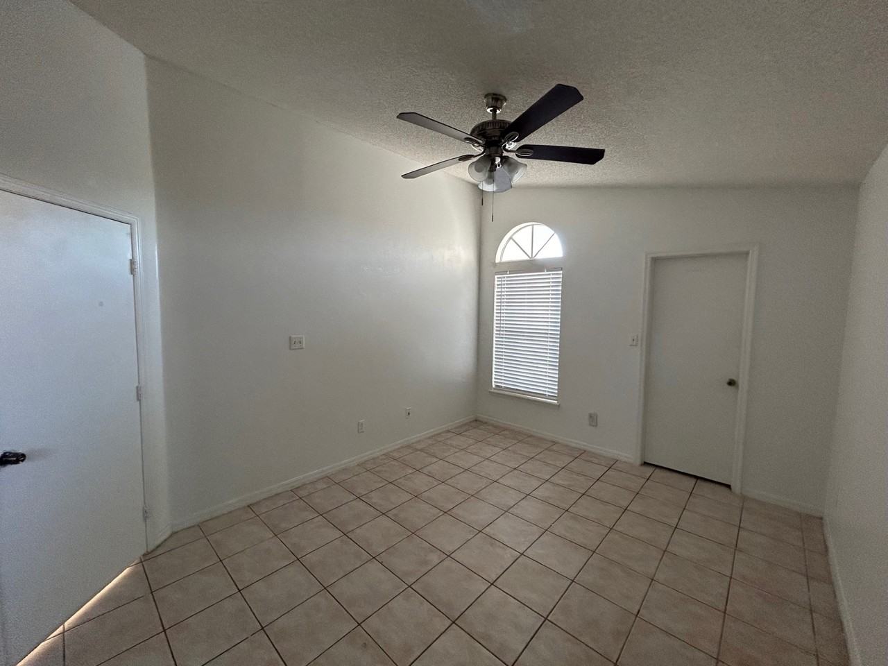 306 San Gabriel St - Photo 5 of 19