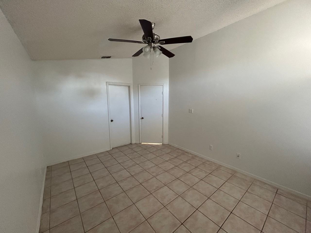 306 San Gabriel St - Photo 6 of 19