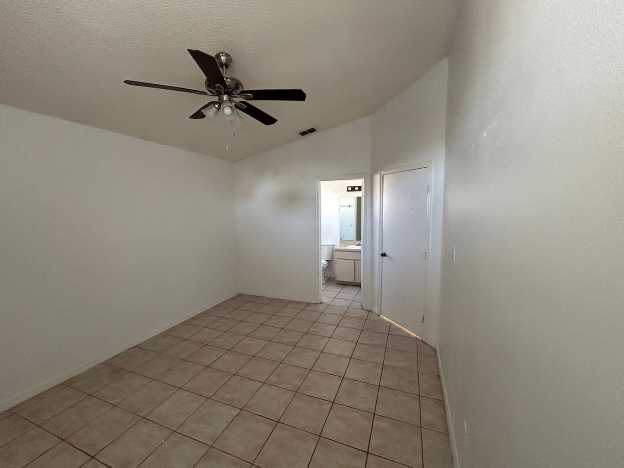 306 San Gabriel St - Photo 7 of 19