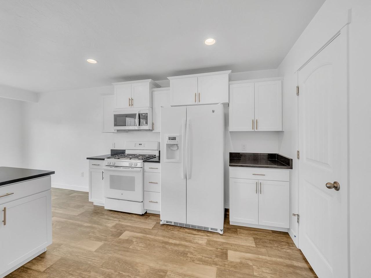 98 E Harmony Ct - Photo 4 of 38