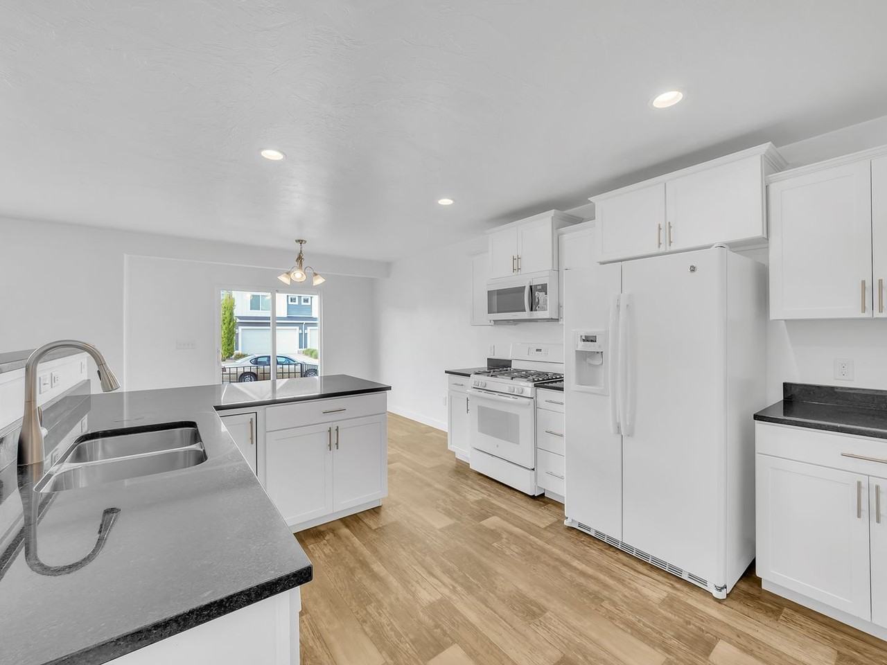 98 E Harmony Ct - Photo 6 of 38