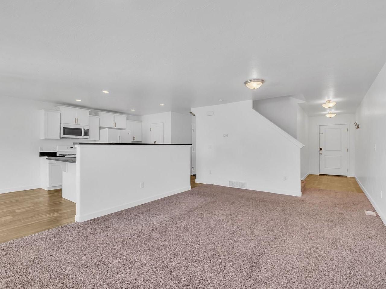 98 E Harmony Ct - Photo 7 of 38