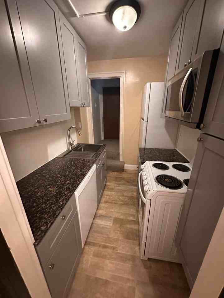 Bungay 22nd Ave Apartments - UW - Photo 2 of 38