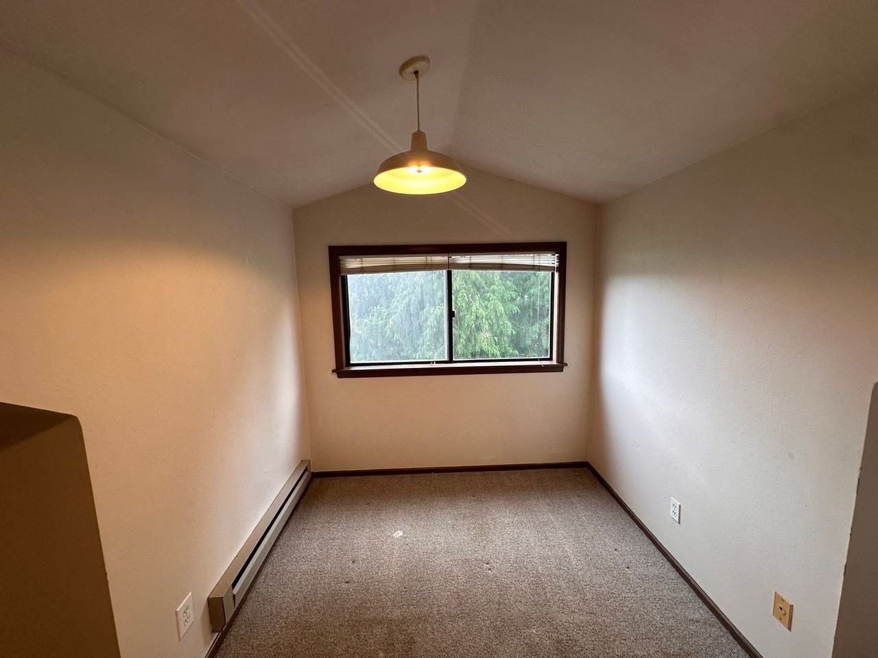 Bungay 22nd Ave Apartments - UW - Photo 7 of 38