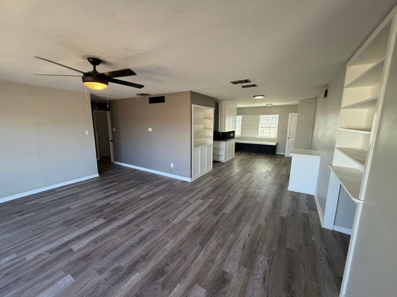 2405 33rd St - Photo 3 of 12