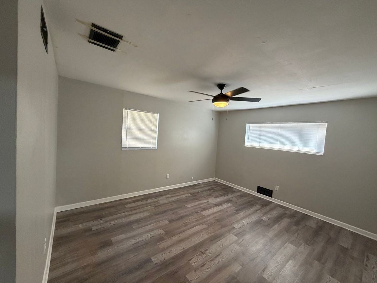 2405 33rd St - Photo 5 of 12