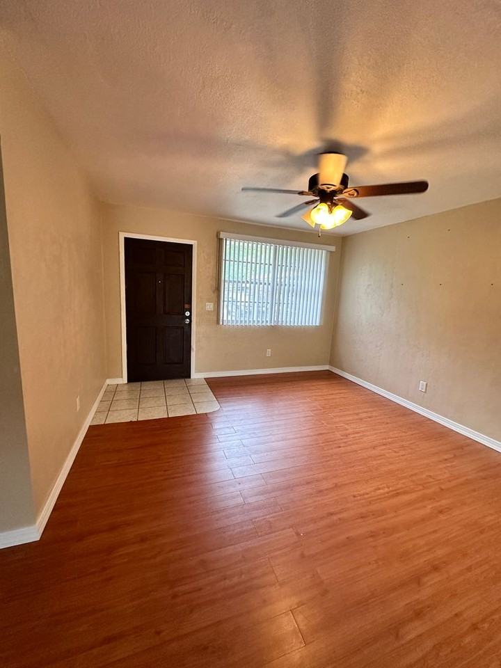 555 Sw Nightingale St - Photo 4 of 13