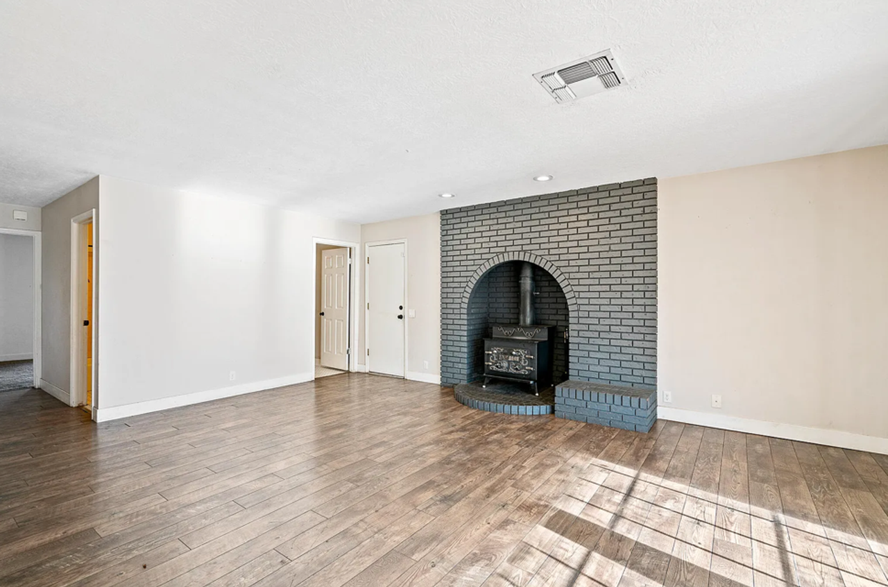 784 S 900 E - Photo 2 of 15