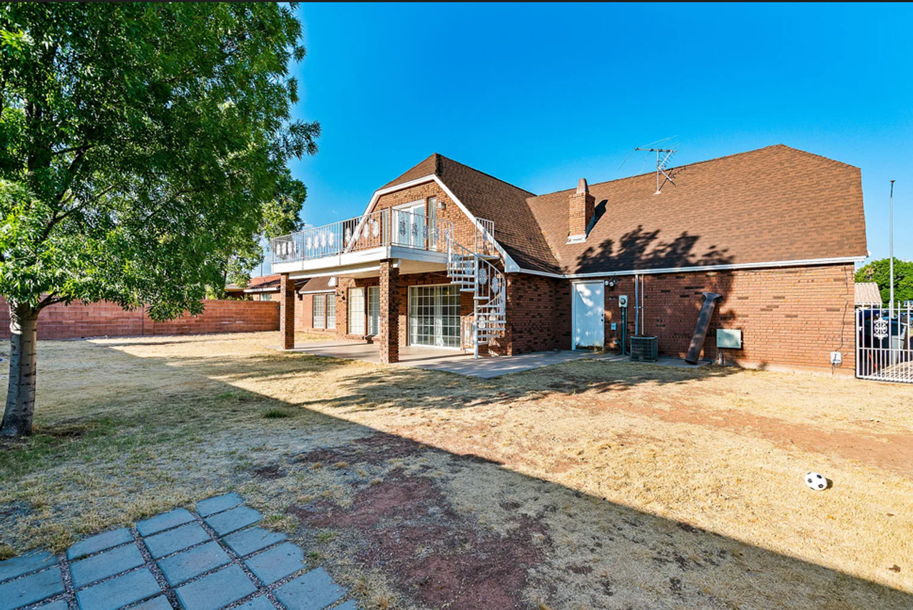 784 S 900 E - Photo 3 of 15