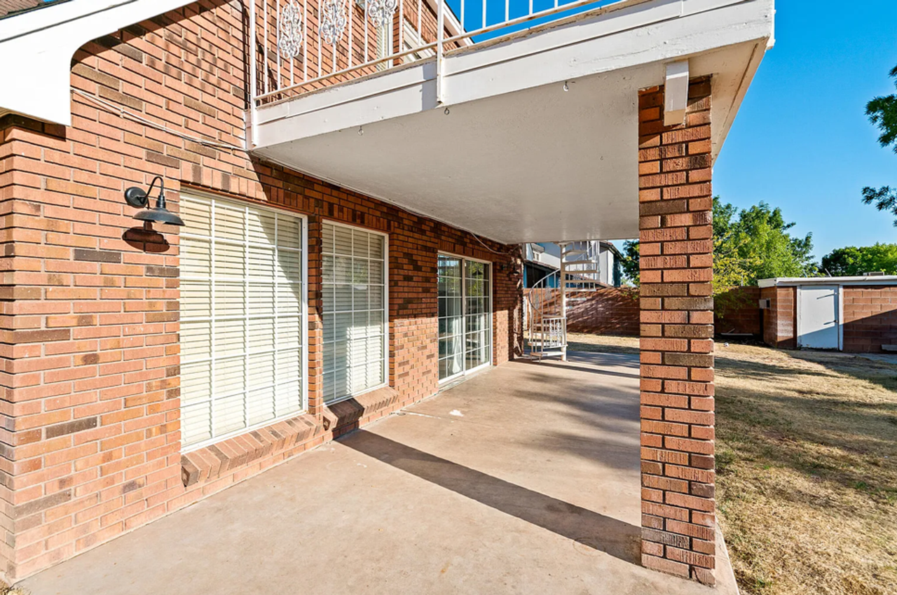 784 S 900 E - Photo 4 of 15