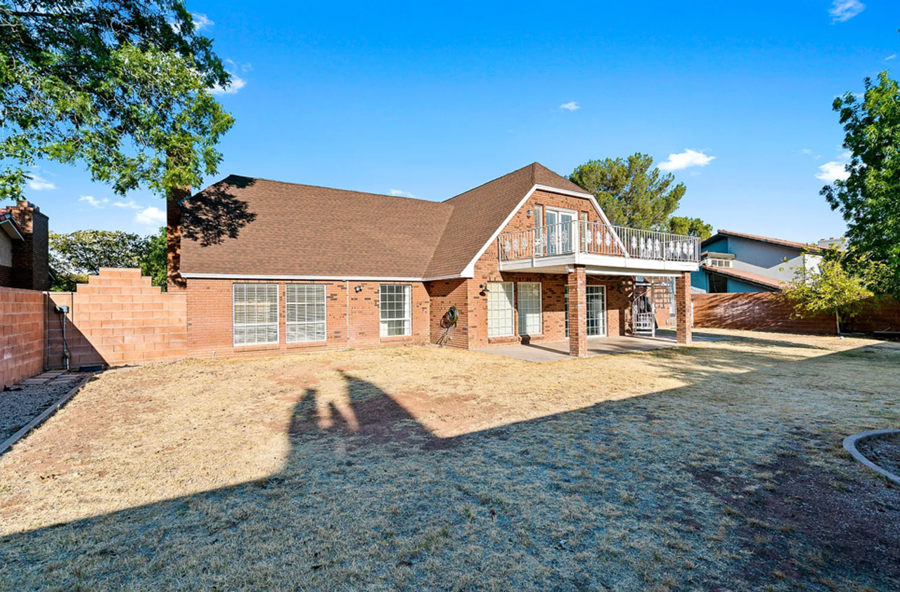 784 S 900 E - Photo 2 of 15