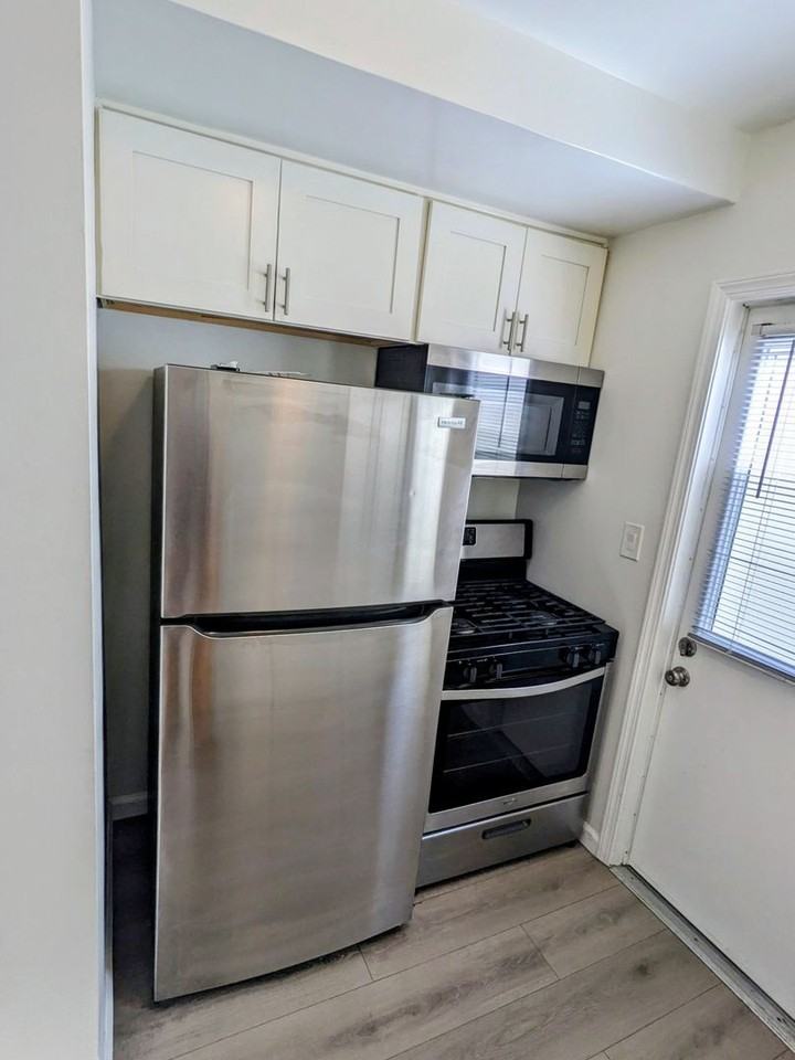 208 Granada Avenue - Photo 4 of 32