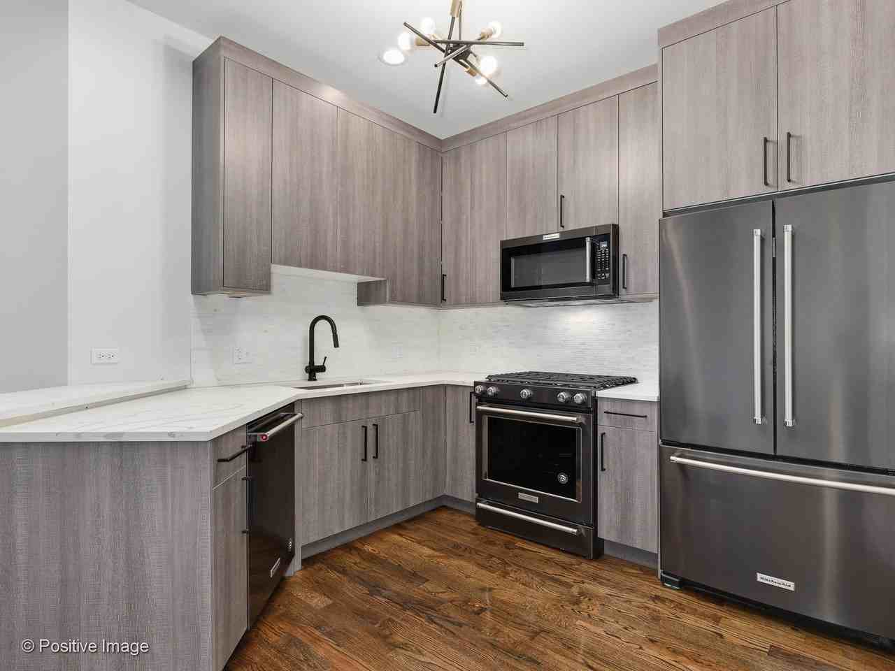 1511 Sedgwick - Photo 2 of 50