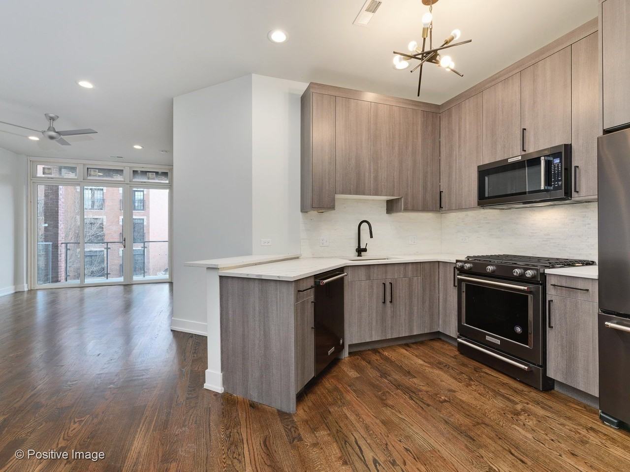 1511 Sedgwick - Photo 3 of 50