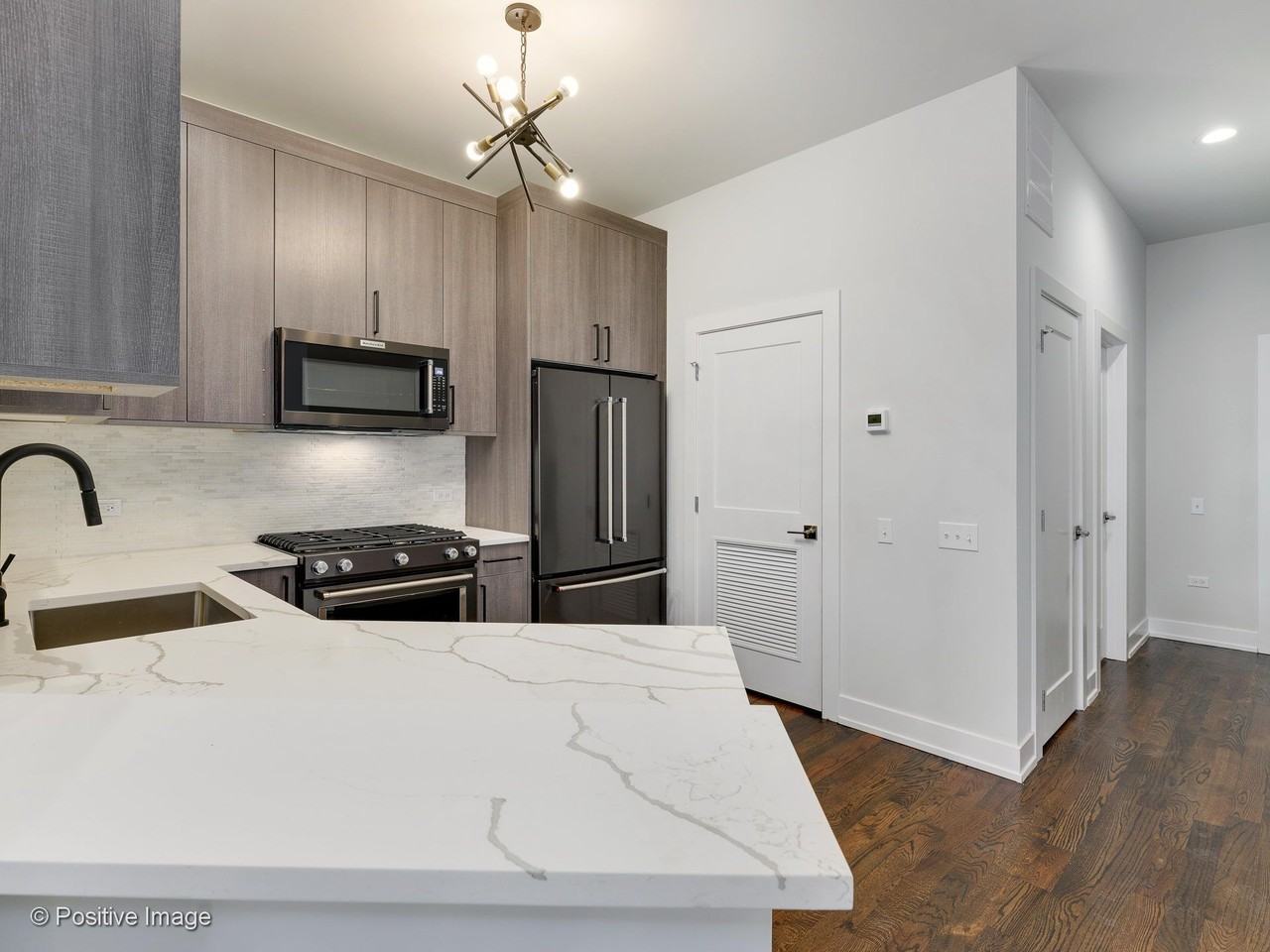 1511 Sedgwick - Photo 4 of 50