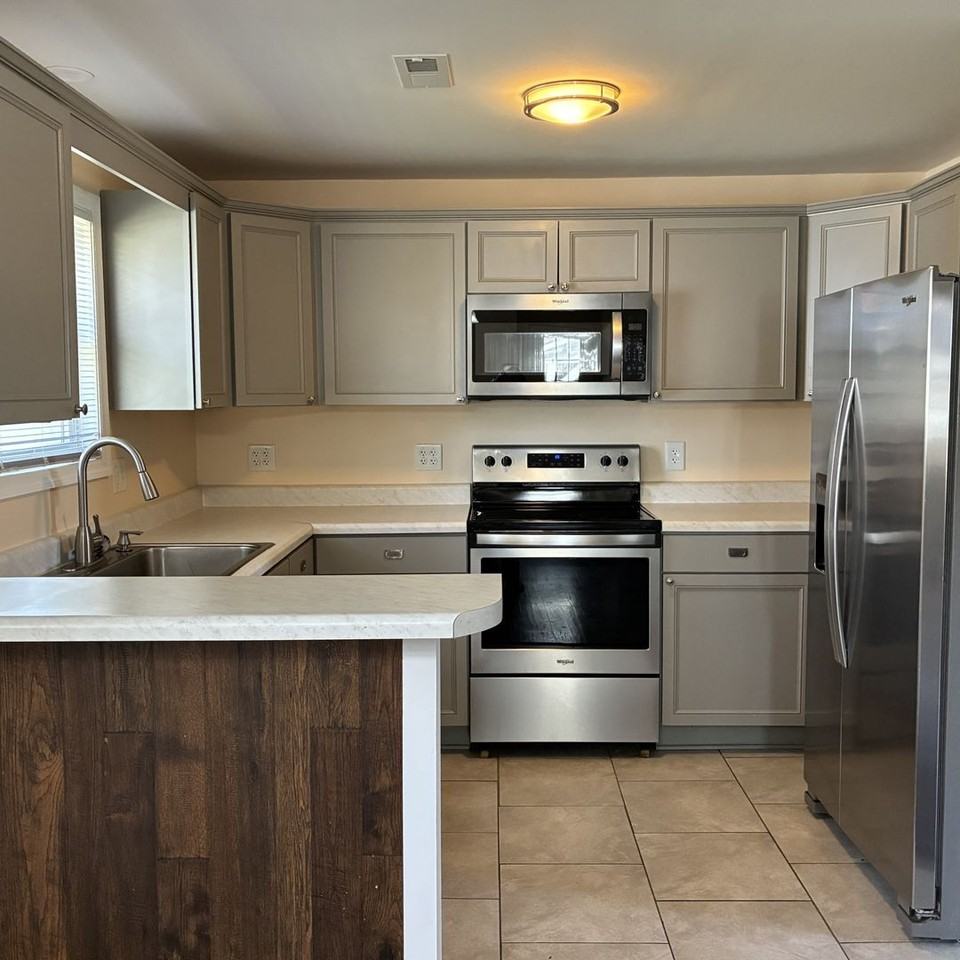 376 Governors Rd Se - Photo 7 of 44