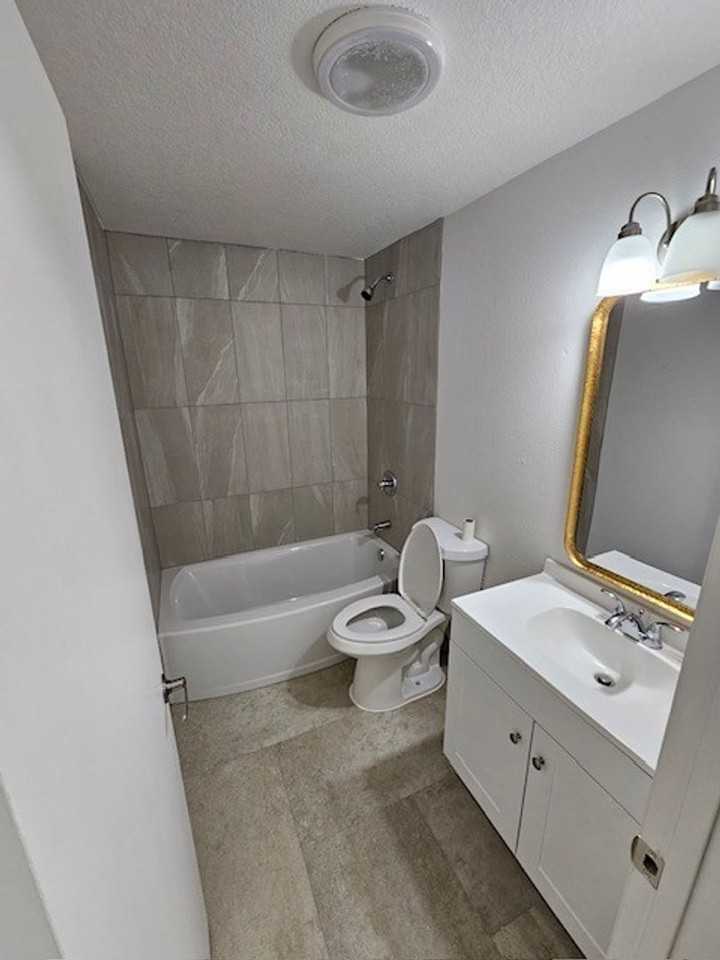 2430 Se 9th Ct - Photo 7 of 11