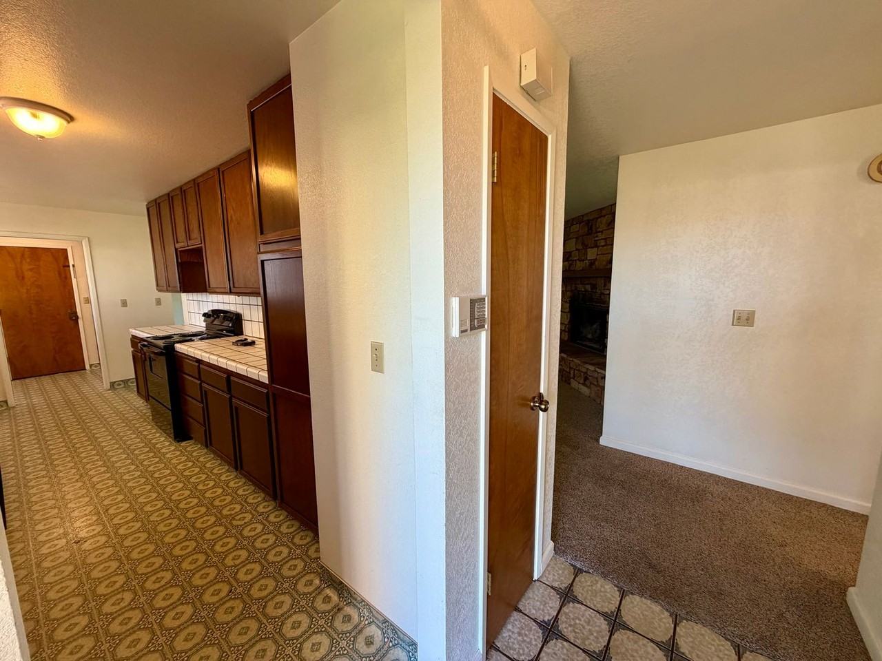 235 Sells Ct - Photo 4 of 38