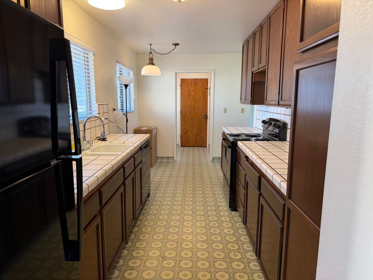 235 Sells Ct - Photo 6 of 38