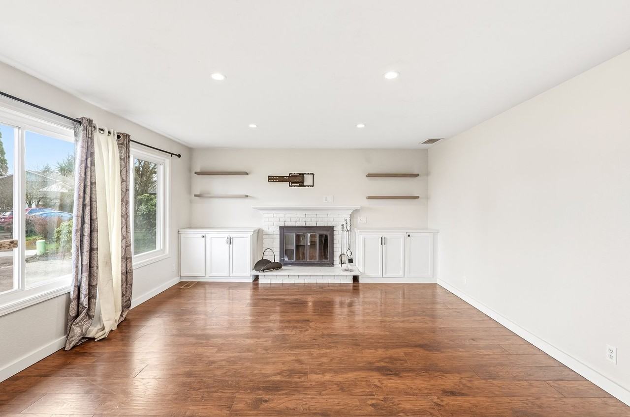 5495 Chetco Ct Ne - Photo 3 of 21