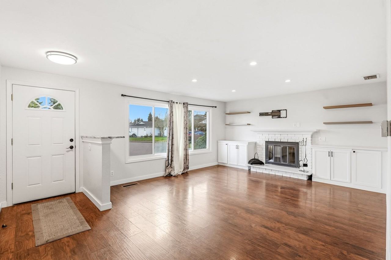 5495 Chetco Ct Ne - Photo 4 of 21