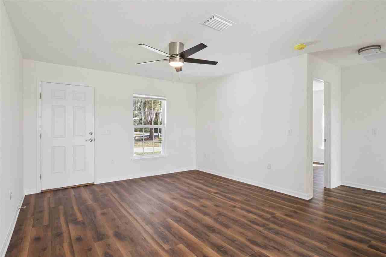 1073 N Rockingham Ave - Photo 2 of 17