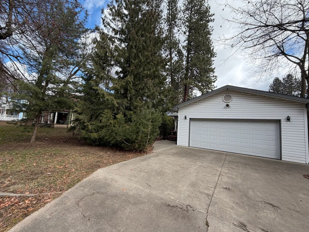 858 N Government Way - Photo 2 of 27