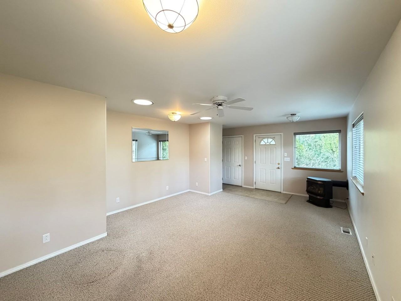 858 N Government Way - Photo 6 of 27