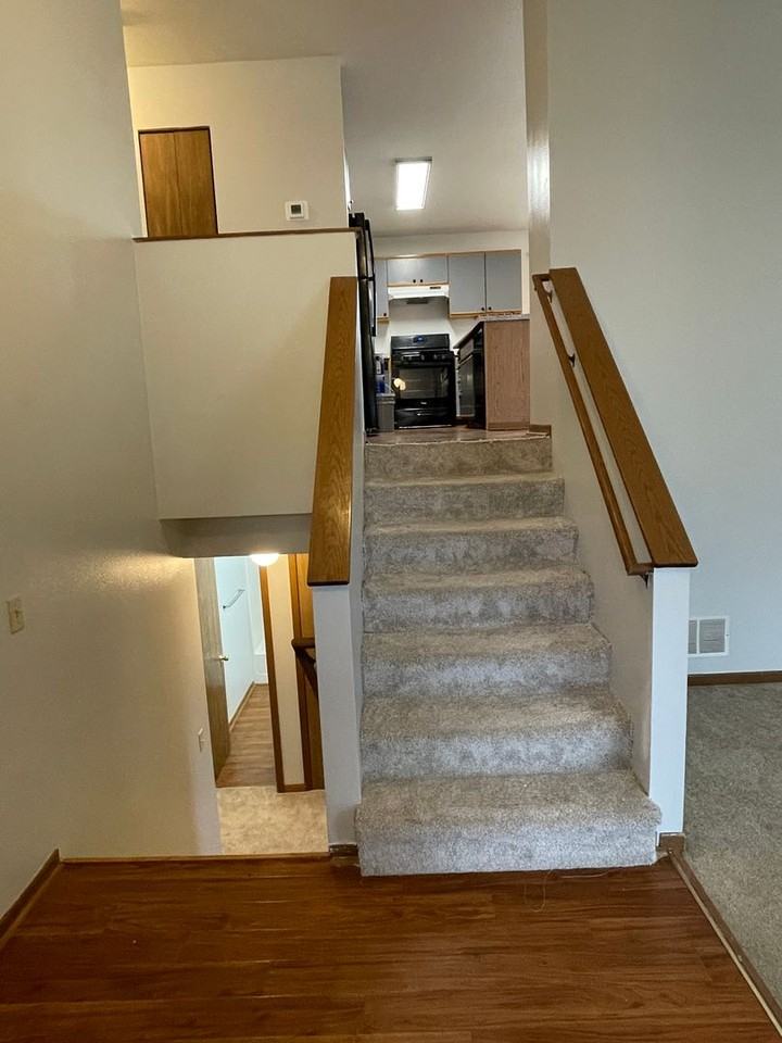 1210 Clover Ridge Ct - Photo 3 of 36