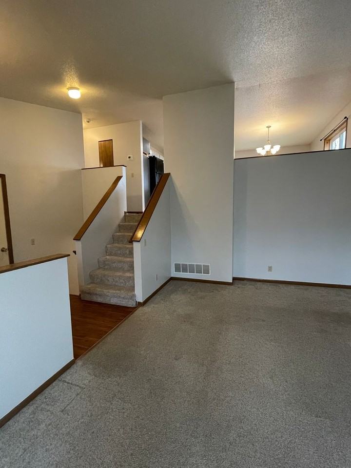 1210 Clover Ridge Ct - Photo 4 of 36