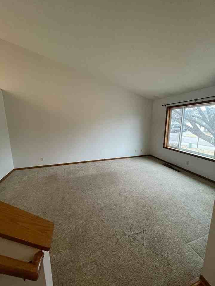 1210 Clover Ridge Ct - Photo 5 of 36