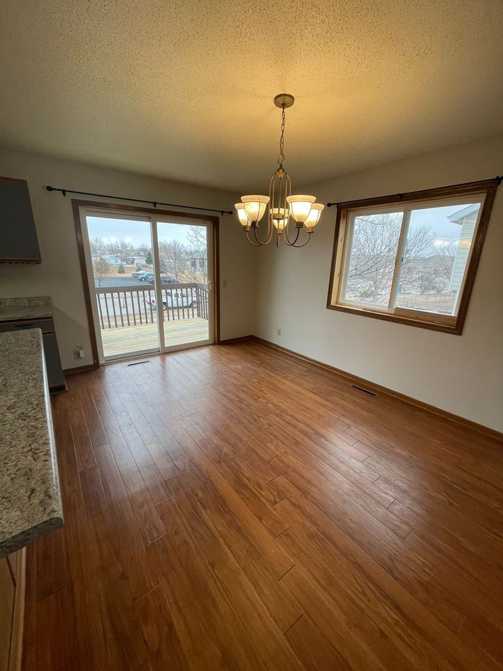 1210 Clover Ridge Ct - Photo 7 of 36