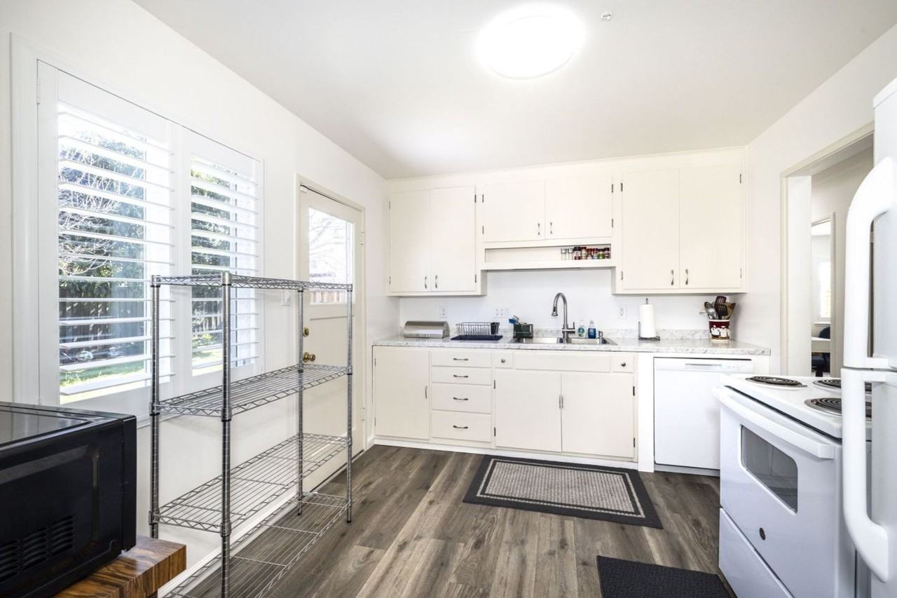 3113 Genevieve Ct - Photo 6 of 11