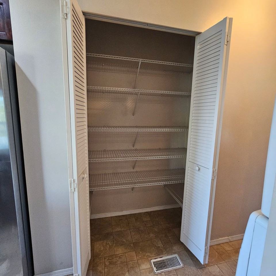 112 S Cambrian Ave - Photo 5 of 27