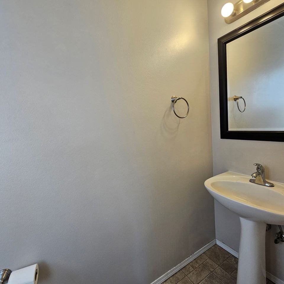 112 S Cambrian Ave - Photo 7 of 27