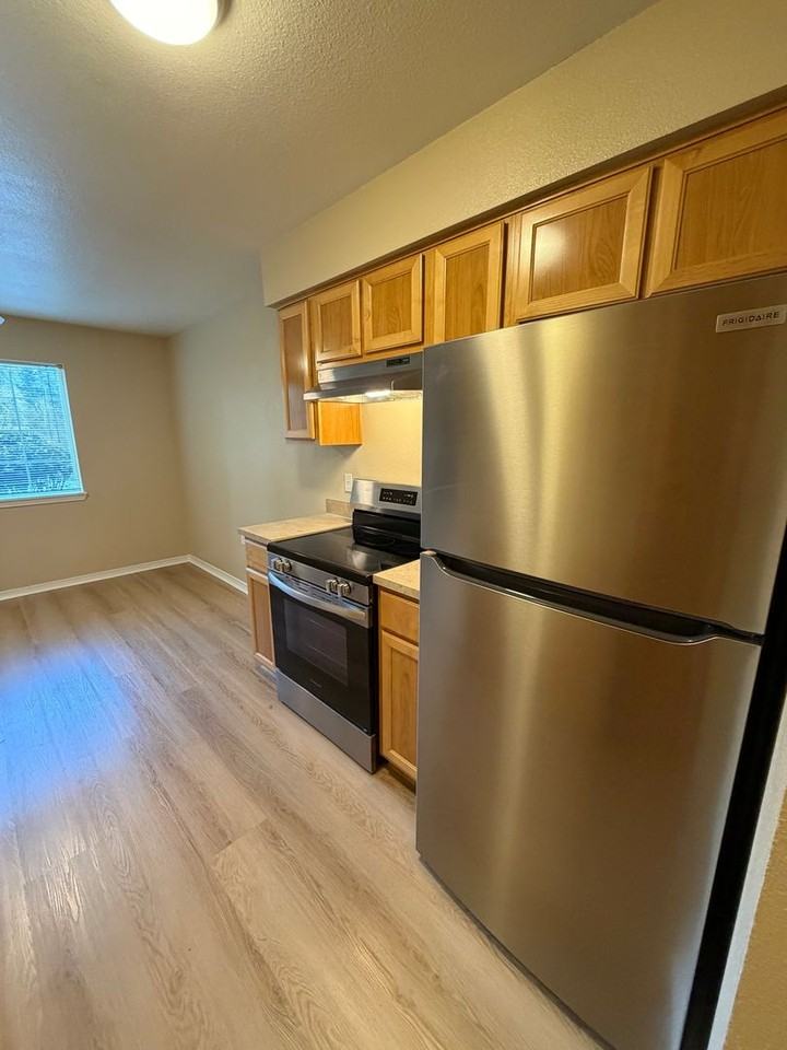 Lakeside Living at The Apartments at Cinnamon Lakes - Photo 5 of 31