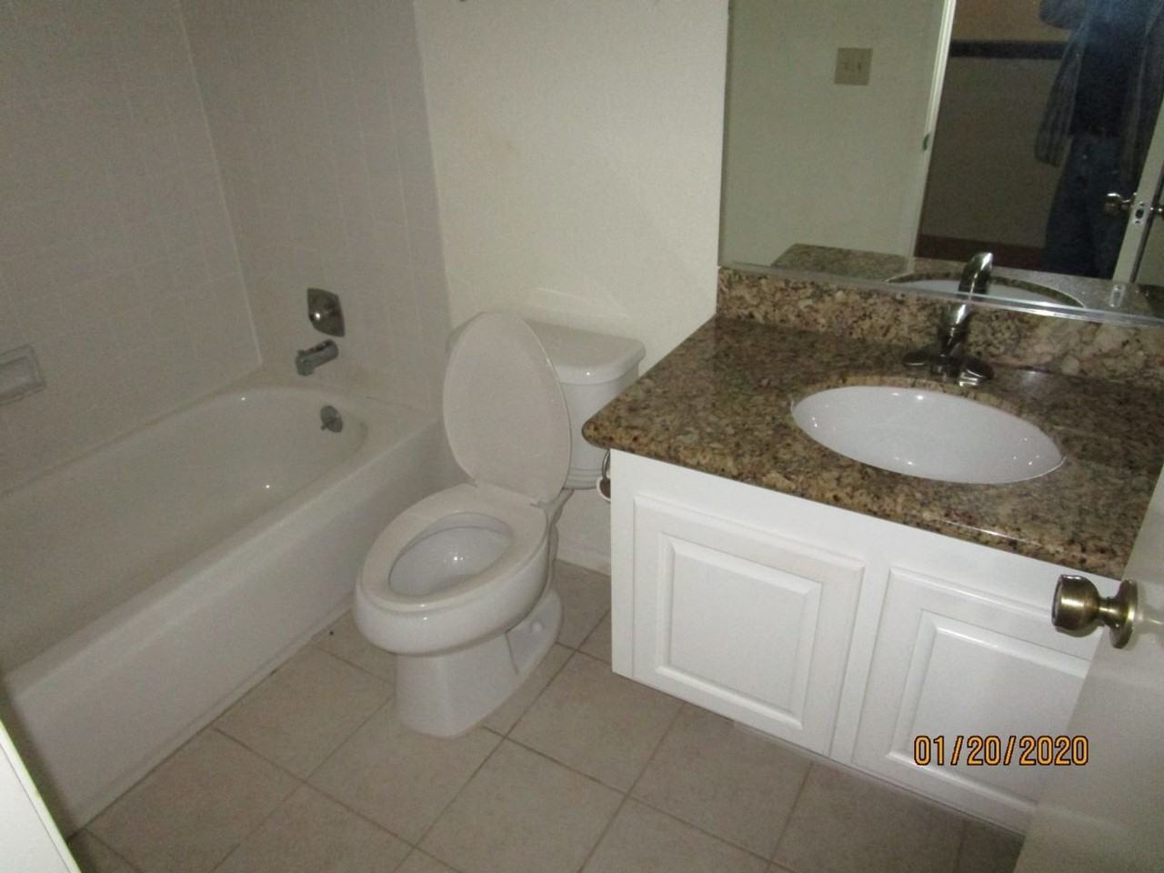 1110 Hartford Pl - Photo 3 of 6