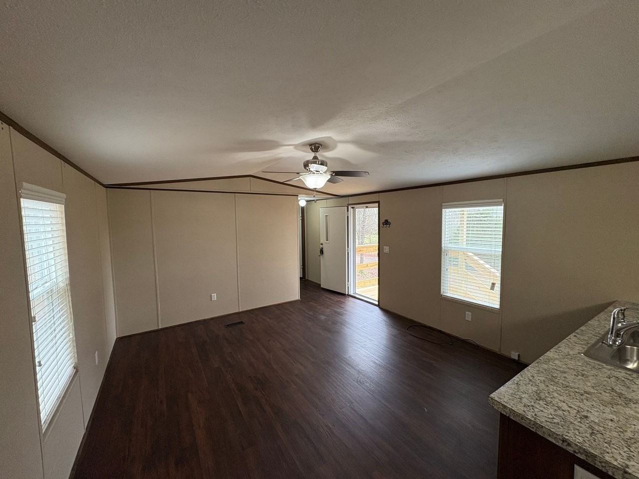 120 Chickasaw St - Photo 3 of 4