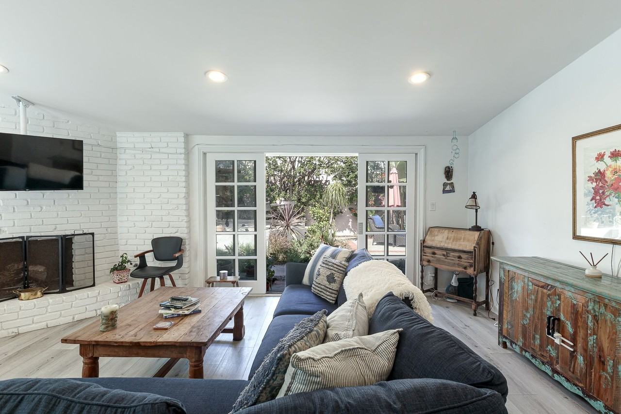 1089 Belfast Ln - Photo 3 of 34