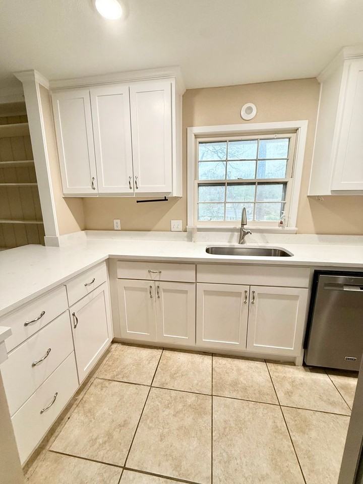 3325 Mcmillan Dr - Photo 6 of 27