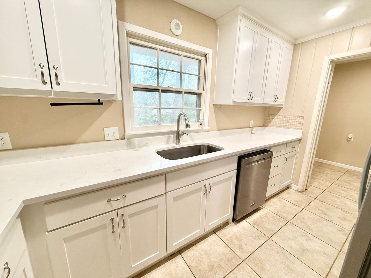 3325 Mcmillan Dr - Photo 7 of 27