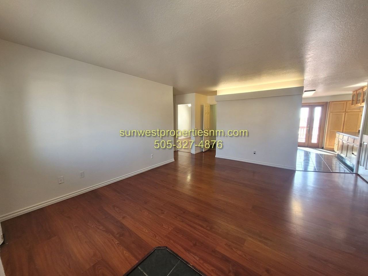 4501 Arctic St - Photo 3 of 26