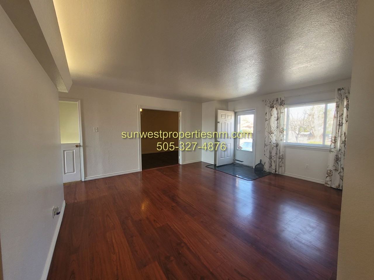 4501 Arctic St - Photo 5 of 26